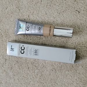 NIB IT Cosmetics CC+ Full Coverage Foundation SPF 50+ Light Full Size 1.08 fl oz